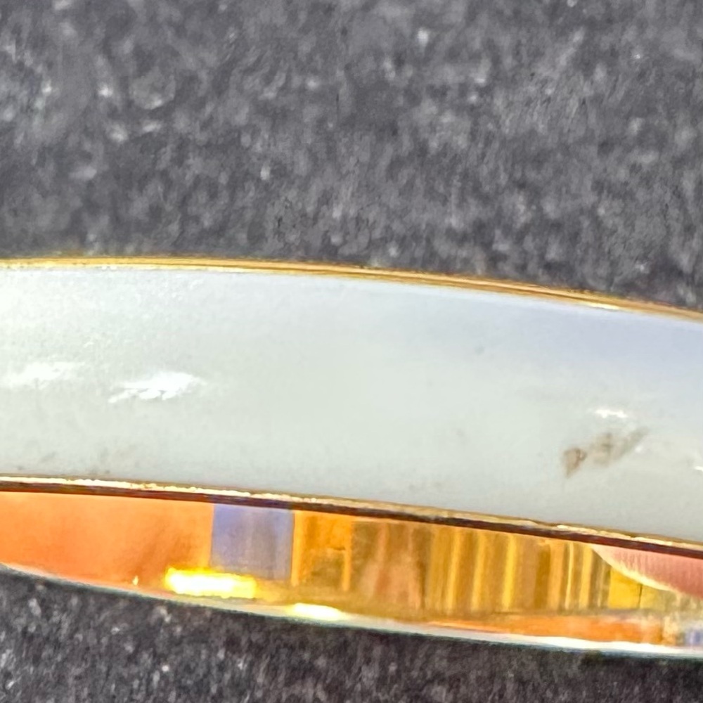 Nice Vintage White & Gold Tone MONET Womans Bracelet. - Picture 3 of 4
